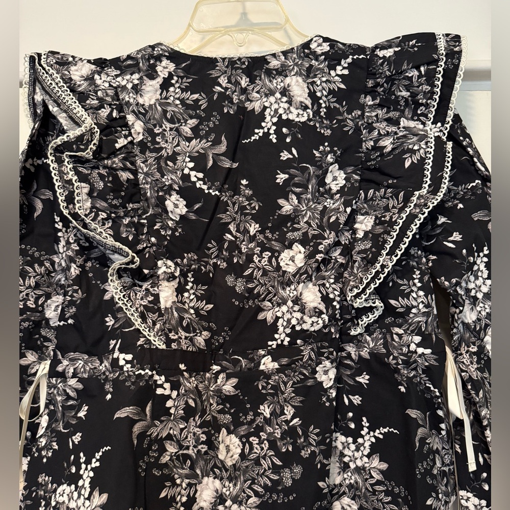 Listicle Black and White Floral Ruffle Blouse - Picture 6 of 7